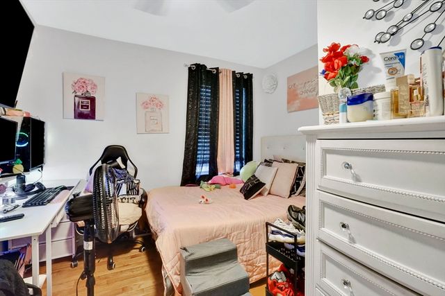 264 E Main St, Chicopee, MA 01020