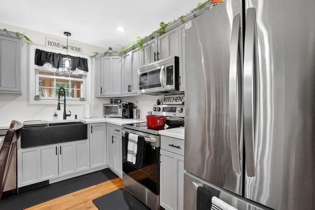 264 E Main St, Chicopee, MA 01020