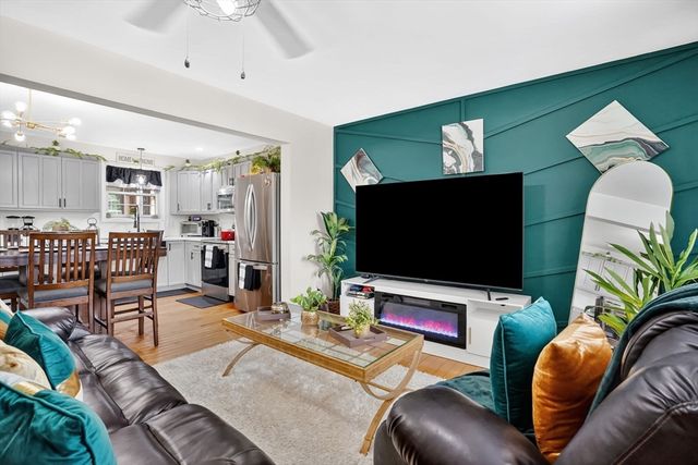 264 E Main St, Chicopee, MA 01020