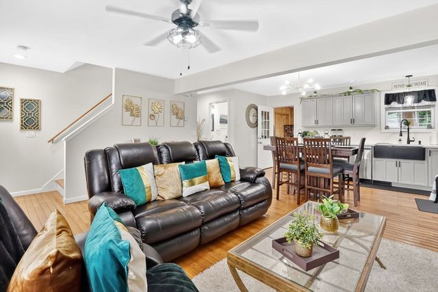 264 E Main St, Chicopee, MA 01020