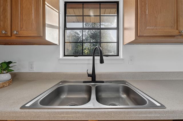 552 Roberts Drive, Defuniak Springs, FL 32433