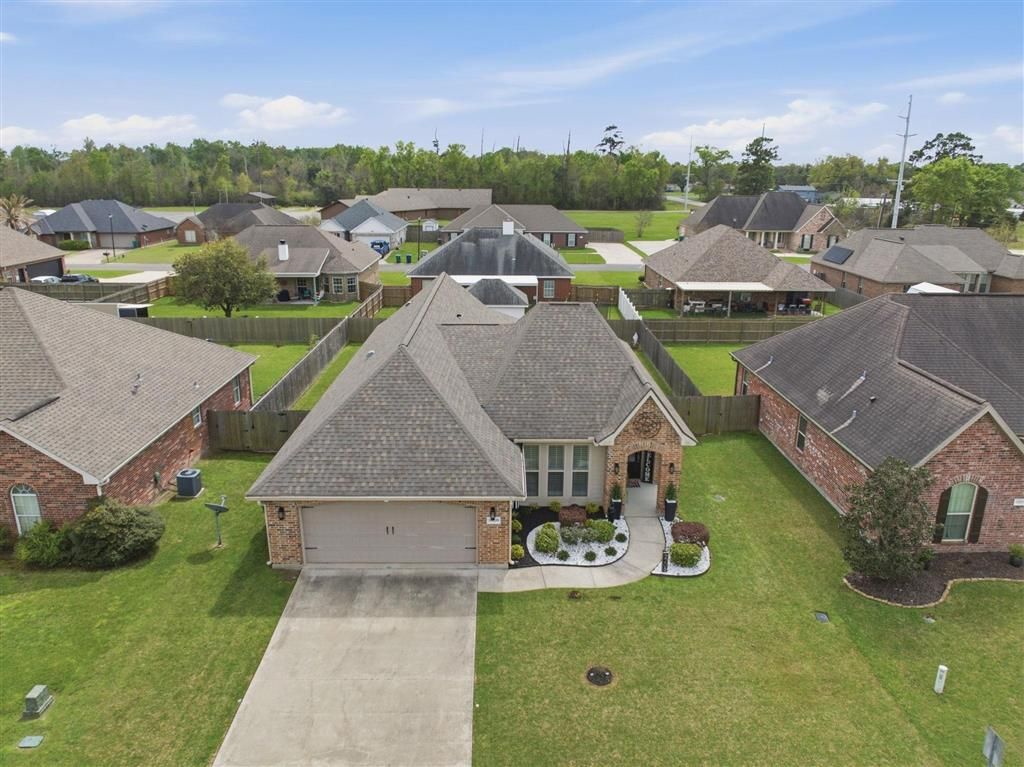 2205 Alexa Ln, Sulphur, LA 70663