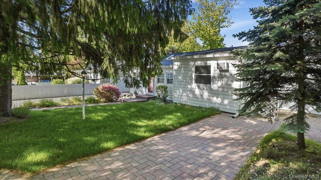 26 Florida Road, Rocky Point, NY 11778