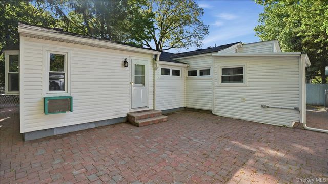 26 Florida Road, Rocky Point, NY 11778