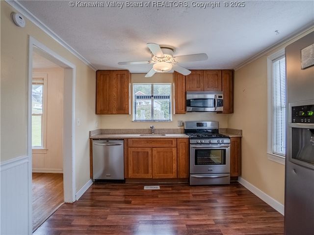 544 Burlew Drive, Charleston, WV 25302