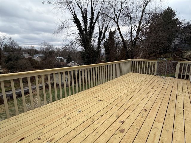 544 Burlew Drive, Charleston, WV 25302