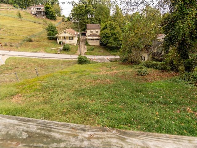 544 Burlew Drive, Charleston, WV 25302