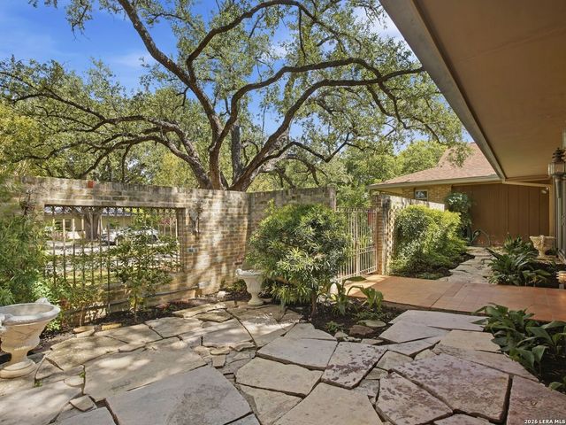 122 LABURNUM DR, San Antonio, TX 78209