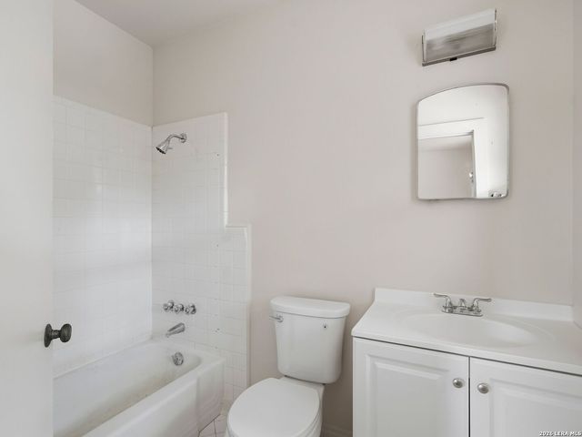 122 LABURNUM DR, San Antonio, TX 78209