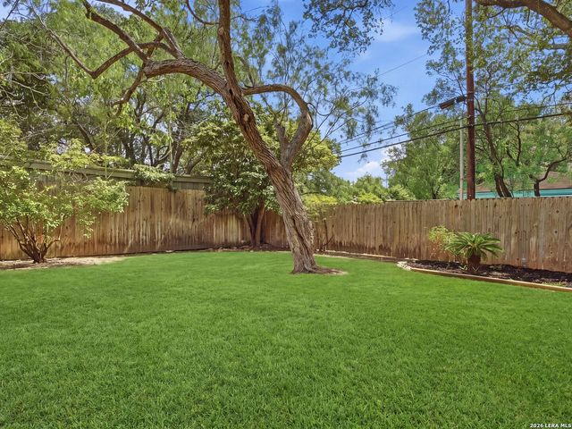122 LABURNUM DR, San Antonio, TX 78209