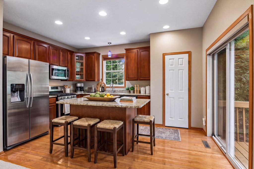 9370 Rath Place, Eden Prairie, MN 55347 — photo 5