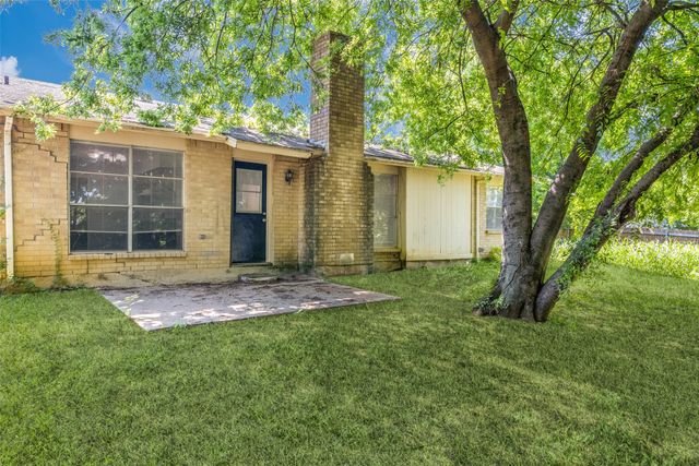 6121 Stardust Drive S, Watauga, TX 76148