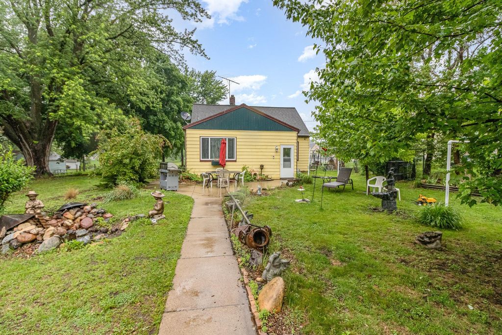209 4th Street W, Jordan, MN 55352
