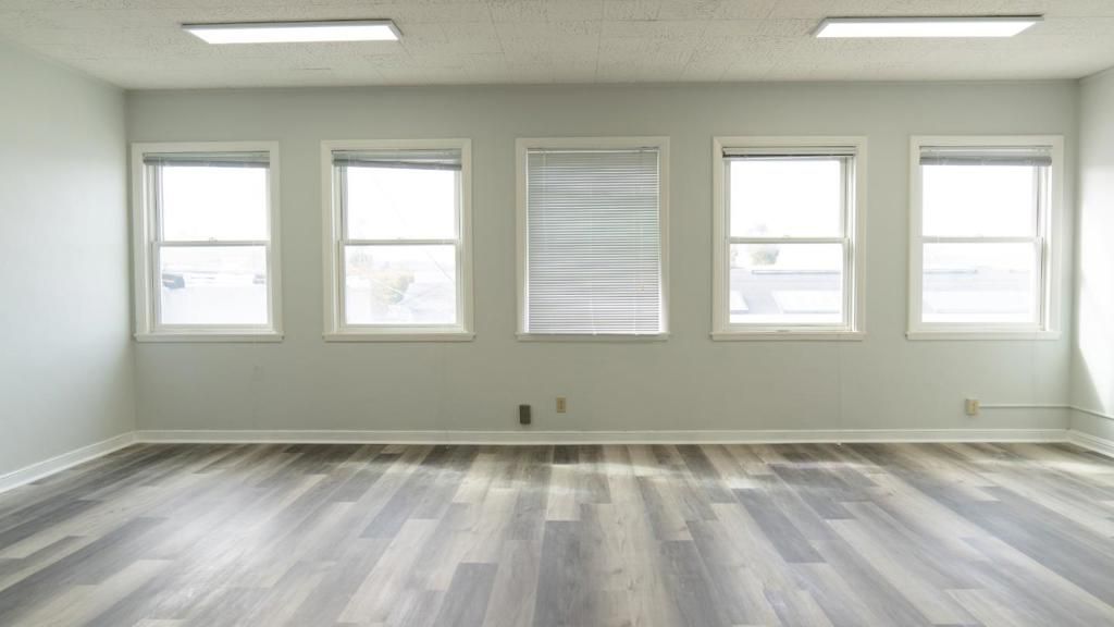 Image 10 of property listing at 1126 Broadway 1, Burlingame, CA 94010