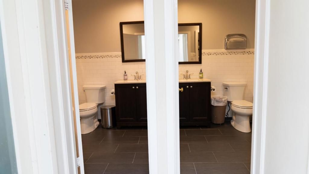 Image 12 of property listing at 1126 Broadway 1, Burlingame, CA 94010