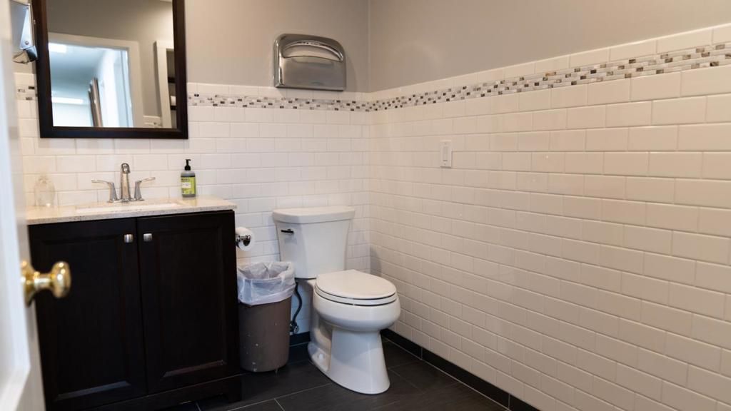 Image 13 of property listing at 1126 Broadway 1, Burlingame, CA 94010