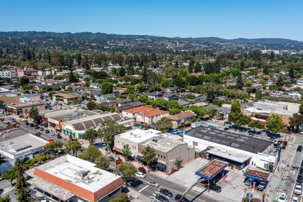 Image 16 of property listing at 1126 Broadway 1, Burlingame, CA 94010