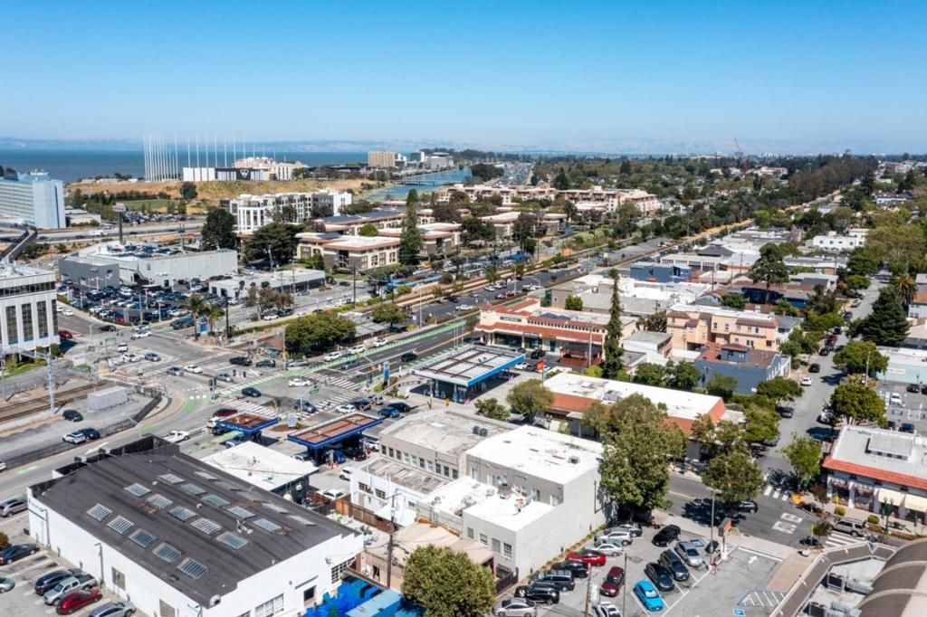 Image 19 of property listing at 1126 Broadway 1, Burlingame, CA 94010