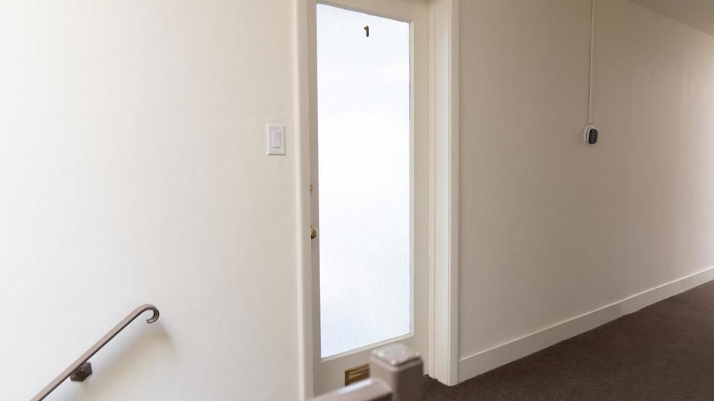 Image 3 of property listing at 1126 Broadway 1, Burlingame, CA 94010