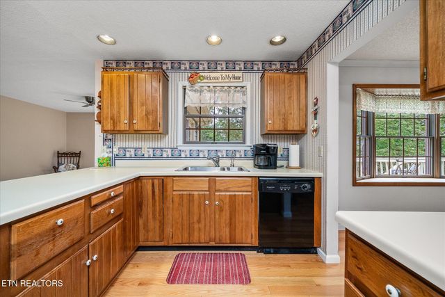 34 Beachwood Lane, Crossville, TN 38558