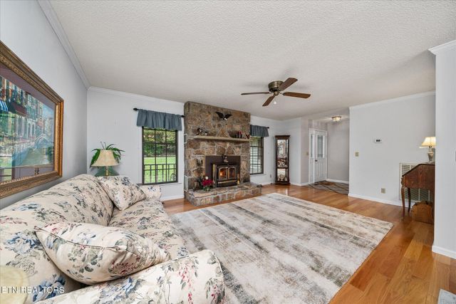 34 Beachwood Lane, Crossville, TN 38558