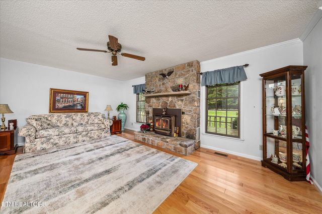 34 Beachwood Lane, Crossville, TN 38558