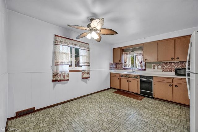 24560 Stephen Avenue, Euclid, OH 44123