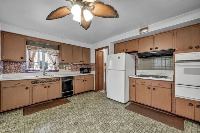24560 Stephen Avenue, Euclid, OH 44123
