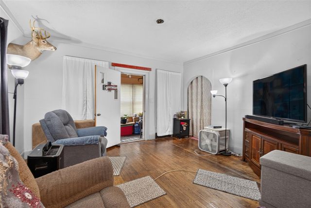 663 Oakhill Avenue, Jackson, MI 49201