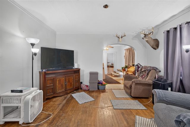 663 Oakhill Avenue, Jackson, MI 49201