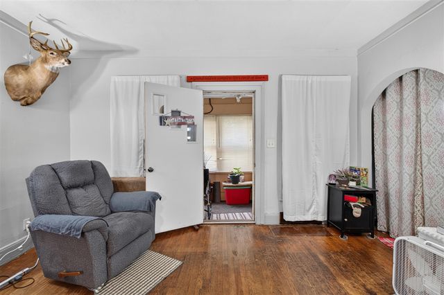 663 Oakhill Avenue, Jackson, MI 49201