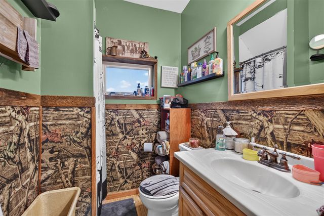 663 Oakhill Avenue, Jackson, MI 49201