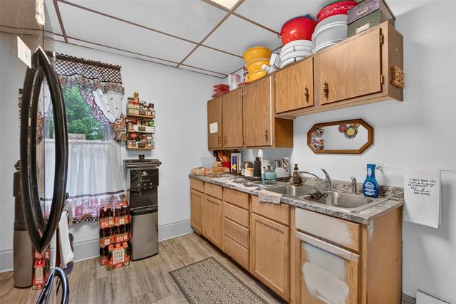 663 Oakhill Avenue, Jackson, MI 49201