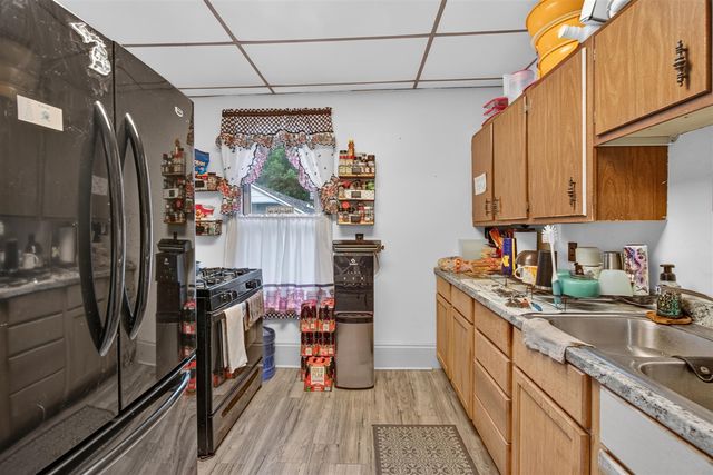 663 Oakhill Avenue, Jackson, MI 49201