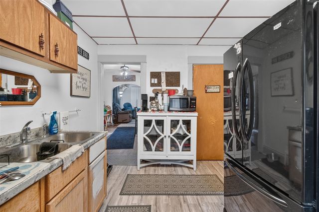 663 Oakhill Avenue, Jackson, MI 49201