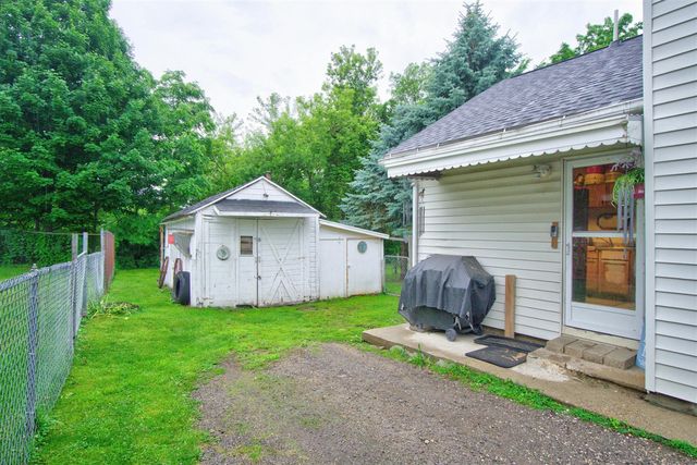 663 Oakhill Avenue, Jackson, MI 49201