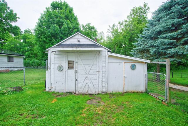 663 Oakhill Avenue, Jackson, MI 49201