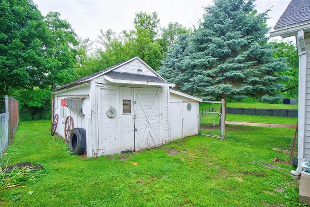 663 Oakhill Avenue, Jackson, MI 49201
