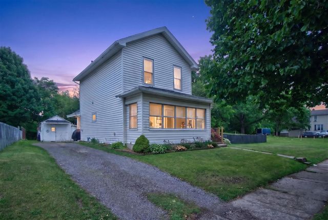 663 Oakhill Avenue, Jackson, MI 49201