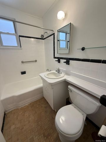 175 Bryant Avenue 1J, White Plains, NY 10605