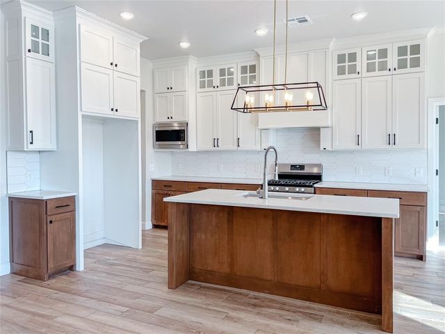 816 E Barajas Terrace, Mustang, OK 73064