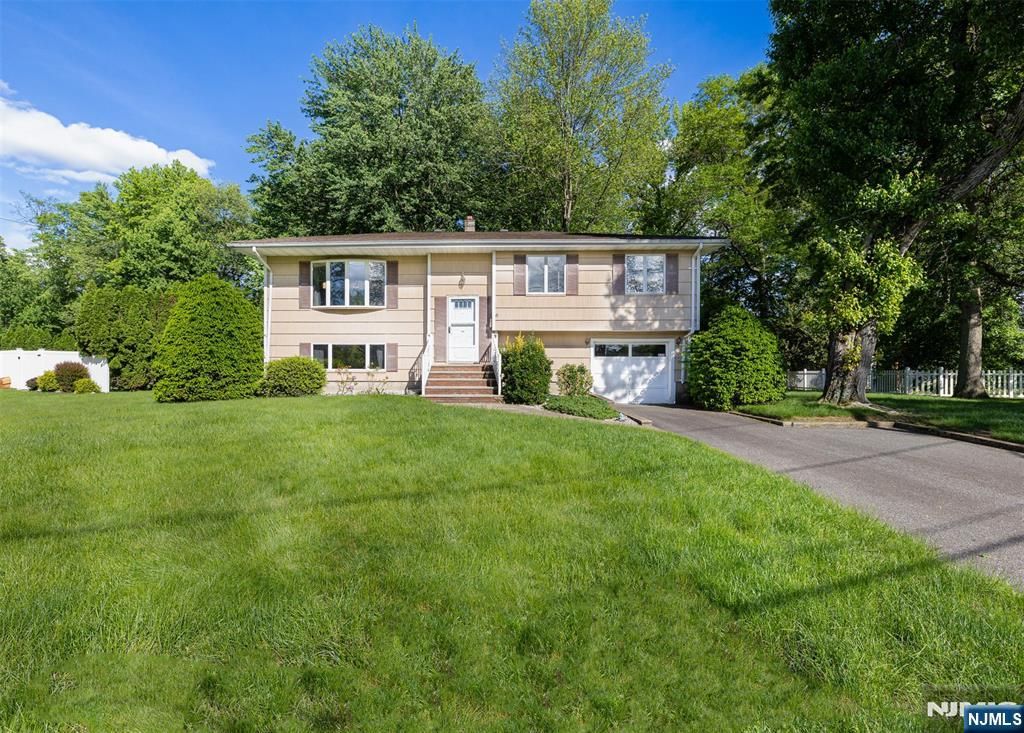 30 Fox Hill Road, Fairfield, NJ 07004