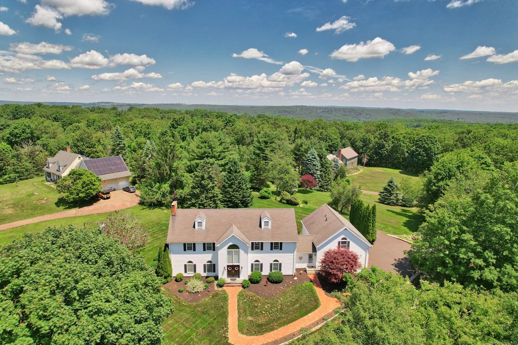 21 Hidden Pond Drive, Watertown, CT 06795