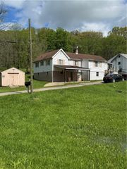 5 Navoski Ln, Smith, PA 15021