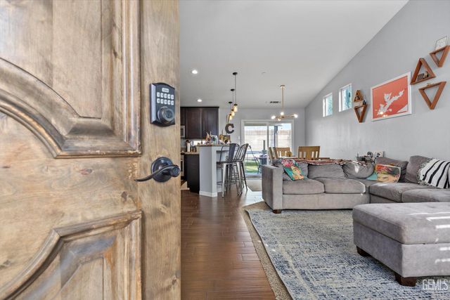 14504 Harbor Isle Way, Bakersfield, CA 93314