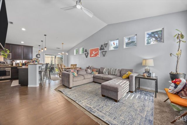 14504 Harbor Isle Way, Bakersfield, CA 93314