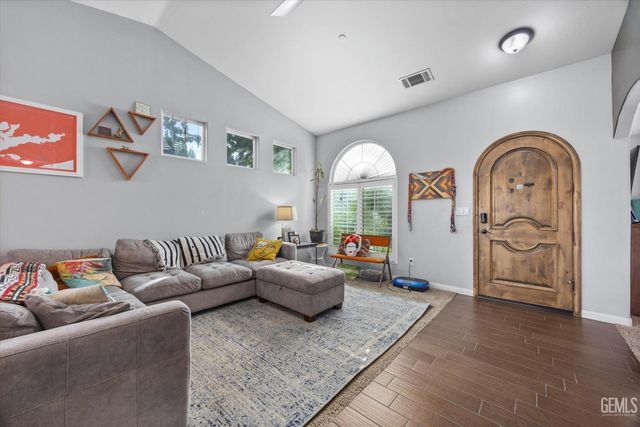 14504 Harbor Isle Way, Bakersfield, CA 93314