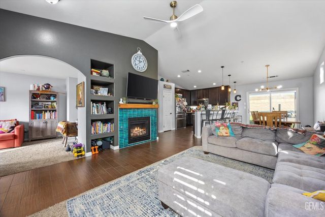 14504 Harbor Isle Way, Bakersfield, CA 93314