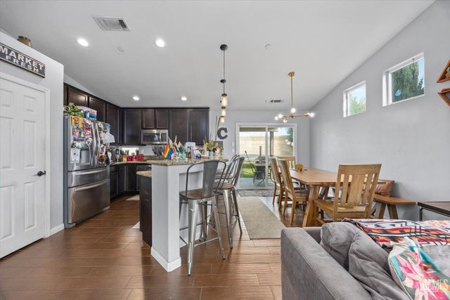 14504 Harbor Isle Way, Bakersfield, CA 93314