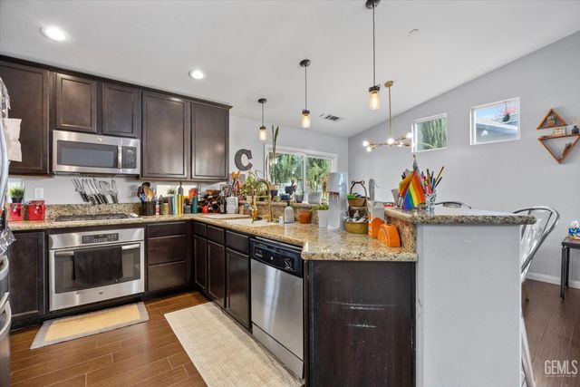 14504 Harbor Isle Way, Bakersfield, CA 93314